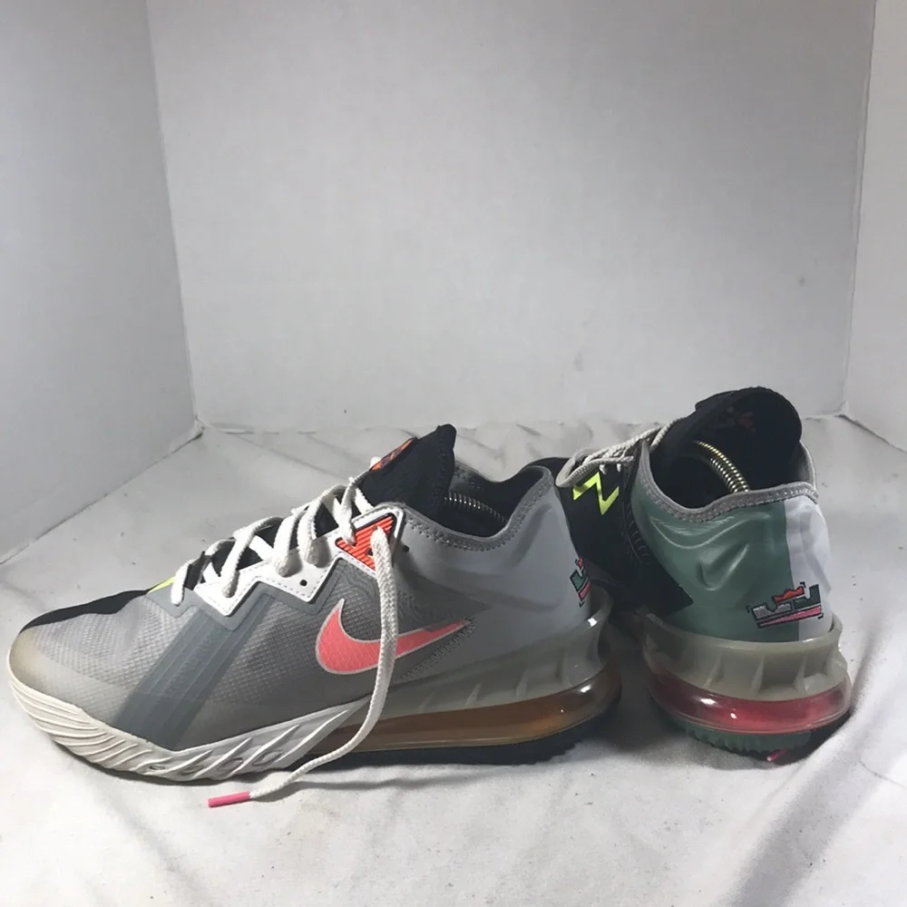 Nike LeBron 18 Low Space Jam Bugs x Marvin Men’s Multi Colored Sneakers Size 12